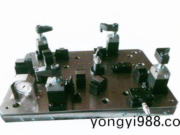 齒輪室(shi)罩蓋(gai)液(ye)壓裌(jia)具
